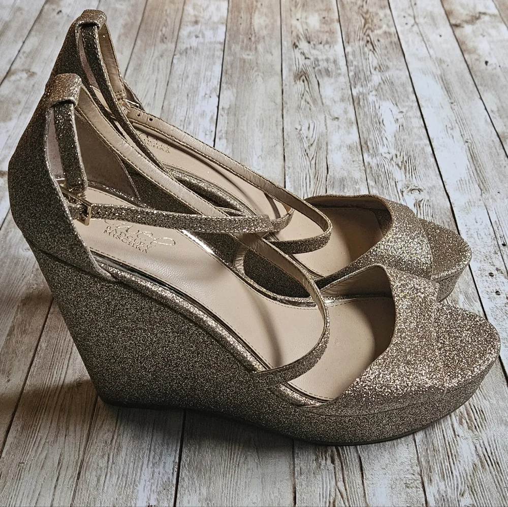 Badgley Mischka Jewel Averie Wedge Sandals SZ 10